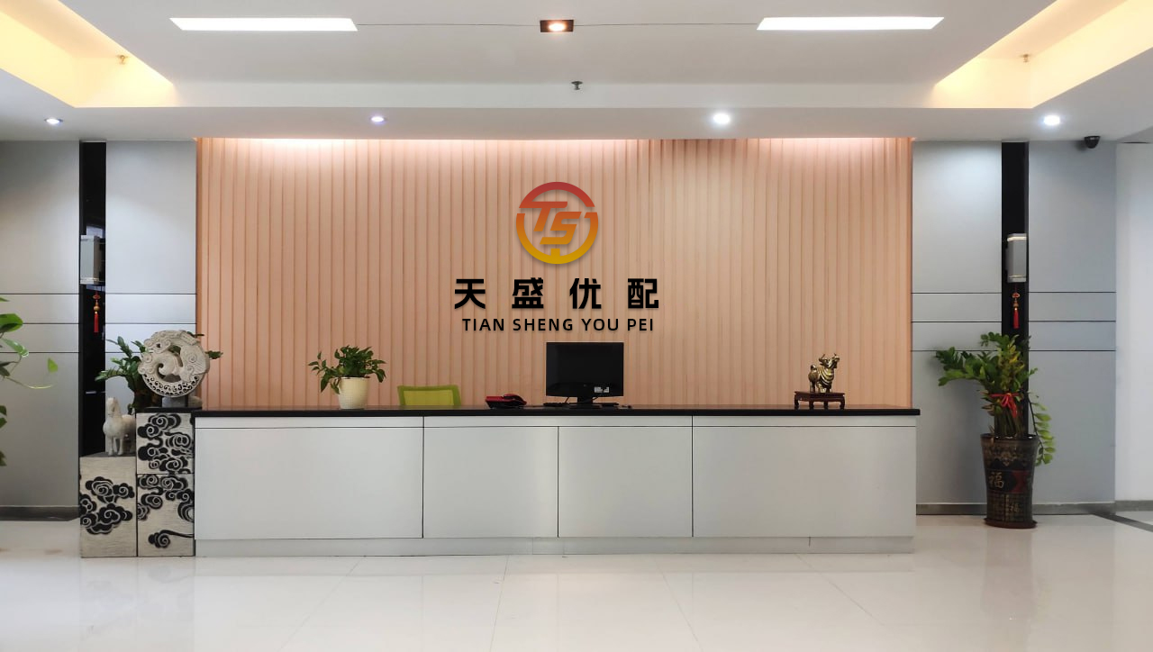 摩根策酪 为了掏鸟窝！男子被卡10多米高的高压电线上......
